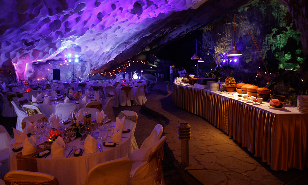 day5.halong-dinner in cave day5.halong-dinner in cave